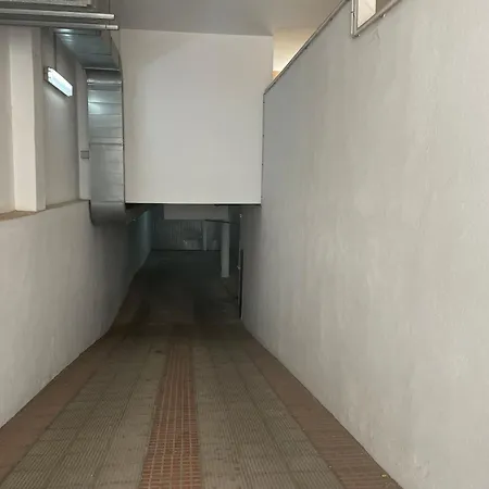 Centro De Parking Privado 3 A 300 M Del Puente Nuevo Andando شقة *